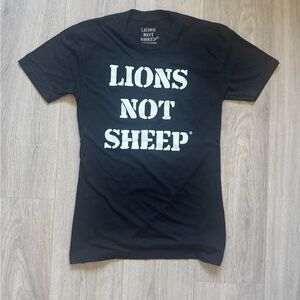 Woman’s Lions Not Sheep Tshirt NWOT